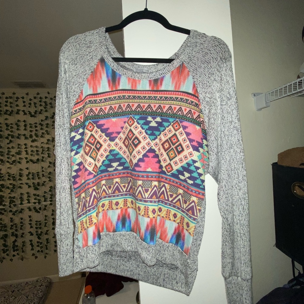 Gray Aztec print lightweight king sleeve top